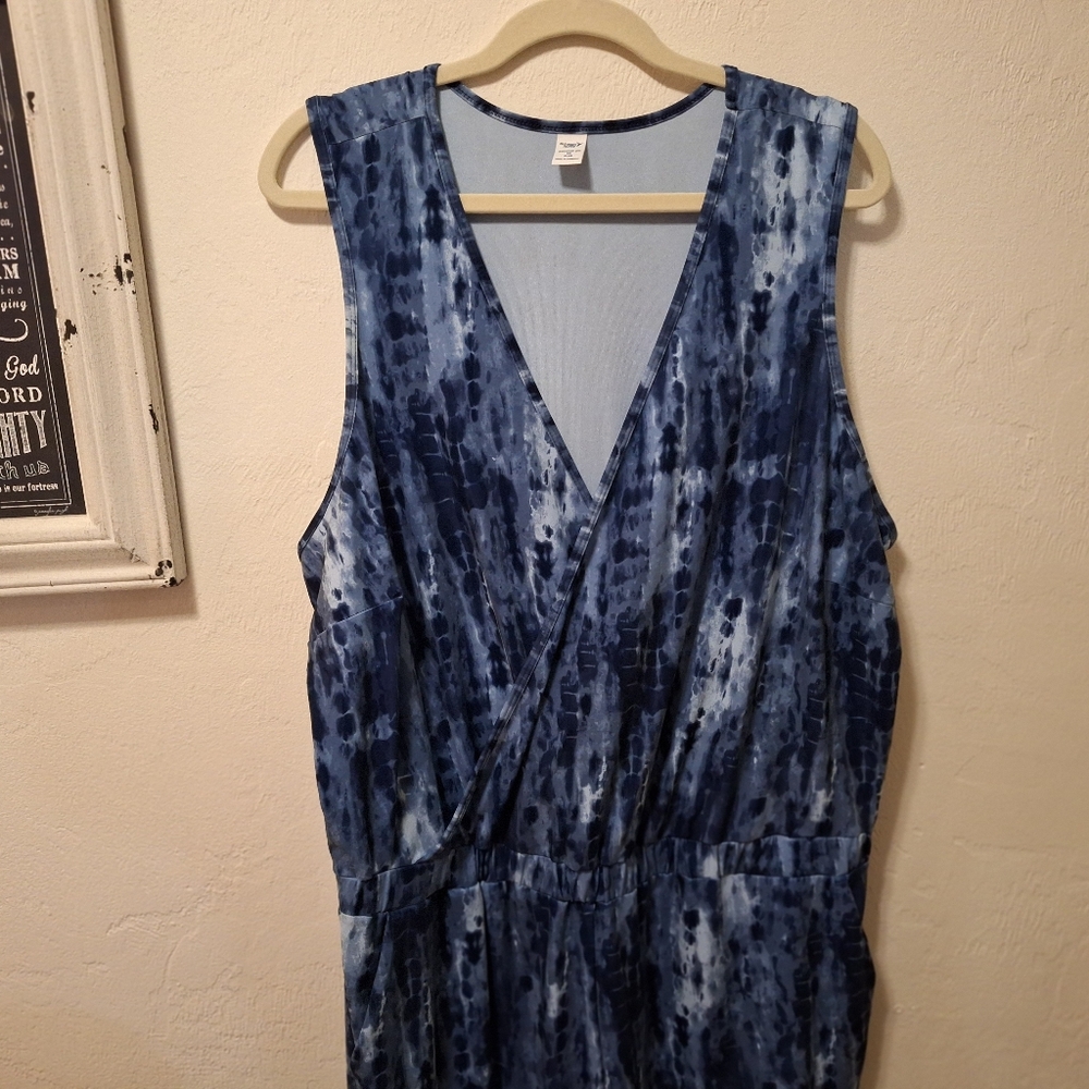 Old Navy Jumpsuit Size 2x. Cotton stretchy material. Blue and white pattern.